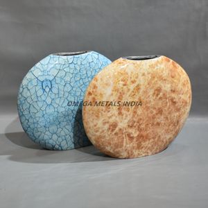 Vase rond élégant en métal avec finition craquelée bleue et brune pour une touche décorative unique et un style intérieur élégant - Product Image 1