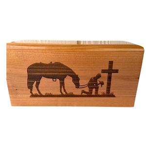 Urna Funeraria de Madera para Adultos, Grabada con Caballo y Cruz, Vaquero Rezando, para Hombres Adultos, de Madera de Haya, para Cremación - Product Image 1