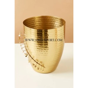 Cubo de basura decorativo de lujo para hoteles y cafés, cubo de basura de diseño de hojas con diseño de aspecto elegante recubierto de polvo blanco a la venta - Product Image 3