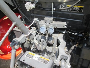Tracteur à cabine 4x4 M6060 avec moteur 100 CV, pompe, boîte de vitesses, roues, haute productivité, garantie de 3 ans - Product Image 6