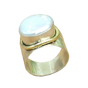 Bague en nacre, argent sterling 925, laiton, bague statement |   Bijoux faits à la main avec de grandes perles de pierre |   Cadeau de Noël - Product Image 1