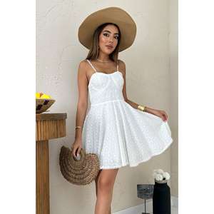 Robe mini blanche en dentelle à fines bretelles avec taille naturelle et fonction respirante – Vente en gros - Product Image 3