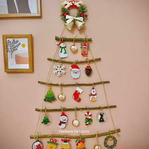 2023 nouvel an décor à la maison en bois fait à la main ensemble de décoration murale de noël comprend des ornements de boule et d'arbre - Product Image 1