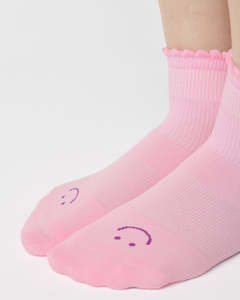 Chaussettes de Pilates personnalisées pour femmes, mi-hautes, antidérapantes, en coton, avec bord festonné, chaussettes de yoga souples et extensibles, logo personnalisé, jacquard amusant - Product Image 4