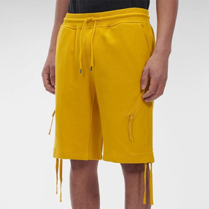 Short tendance en molleton jaune avec logo personnalisé pour hommes, streetwear longueur genou, style décontracté avec cordon de serrage, teint uni, service OEM - Product Image 2