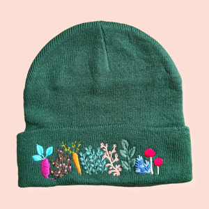 Bonnet léger brodé avec un design en tricot côtelé pour un usage décontracté et en plein air, bonnet brodé moderne pour hommes et femmes - Product Image 6