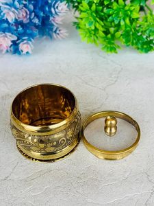 กล่องทองเหลืองลายโบราณพร้อมฝาปิดสำหรับพิธีกรรมประจำวันของผู้หญิงและอุปกรณ์เสริมสำหรับพิธีแต่งงาน - Product Image 6