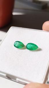 Hermoso par de esmeralda de calidad AAA corte de pera natural Origen de Zambia con bonito color verde para pulir cualquier joyería - Product Image 6
