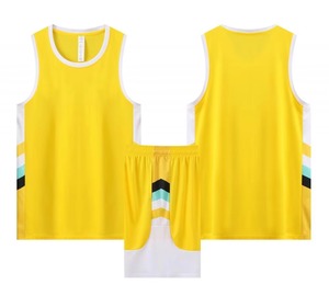 ชุดบาสเก็ตบอลแบบกำหนดเองราคาแข่งขัน ดีไซน์ระบายอากาศ ลายพิมพ์แบบซับลิเมชั่น ชุดสไตล์ทันสมัย - Product Image 1