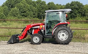 Tracteur utilitaire compact Massey Ferguson 40, moteur diesel, chargeur/pelleteuse en option, prêt pour le travail sur le terrain - Product Image 5