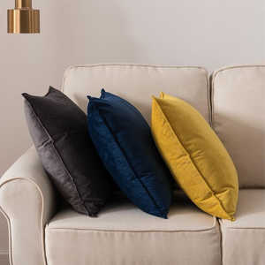 Juego de 3 Almohadas Decorativas de Terciopelo de Lujo Fancy Stacy, Tamaños 18"x18" y 20"x20", 3 Colores Combinados - Product Image 5