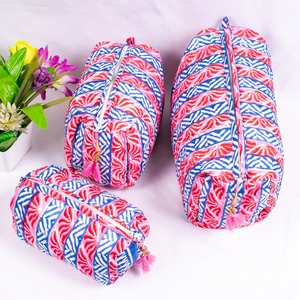 Bolsa de Maquillaje de Viaje Grande, Azul Vintage, Estampada a Mano con Bloques, de Algodón Resistente al Agua, Ecológica, Duradera, con Cremallera y Bolsillos - Product Image 2