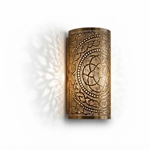Lanterne suspendue cylindrique marocaine artisanale ajourée, motif étoile filigrané complexe, or égyptien - Product Image 6