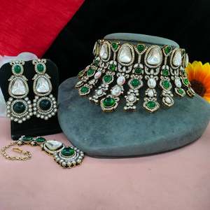 Kundan en verre non coupé et ensemble de tour de cou en Zircon victorien avec Maang Tikka ensemble de collier de luxe Kundan en verre non coupé de la meilleure qualité - Product Image 1