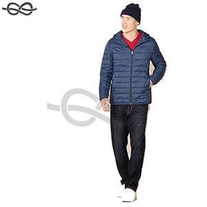 Chaqueta acolchada con capucha empacable resistente al agua ligera para hombre con cuello levantado para aventuras al aire libre, viajes, uso diario - Product Image 5