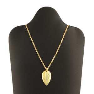 Collar con colgante en forma de hoja de diseño personalizado, cadena de eslabones chapada en oro mate, collar minimalista delicado, regalo para mujer - Product Image 3