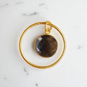 Colgante de abalorio de bisel de piedras preciosas de cuarzo ahumado redondo de 10 MM-Colgante DIY chapado en oro de 14K-Encantos de plata 925 al por mayor - Product Image 1