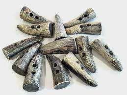 Bascule en corne de buffle naturelle de style ange Bascule en corne de boeuf noire polie pour la mode pour la peau et les vêtements - Product Image 5