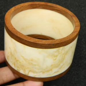 Bracelets en résine élégants dans des conceptions audacieuses et subtiles | | Offres en gros disponibles | | Bijoux de femmes de préfet pour la fête, les événements et les occasions - Product Image 1