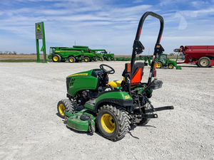 Tractor compacto de pocas horas de uso, 30HP/40HP, similar al John Deere 1025R de 24HP, 4x4, tractor utilitario subcompacto con cargador, en venta. - Product Image 5