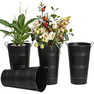 Vase à fleurs en métal couleur or mat au design moderne Décoration de maison luxueuse pour de superbes compositions florales - Product Image 2