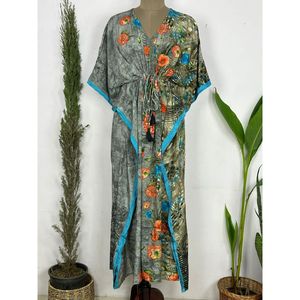 Caftán Boho Vintage de Seda Reciclada, Color Medianoche, Vestido Largo Fluido con Lazos, Traje de Baño para Mujer - Product Image 4