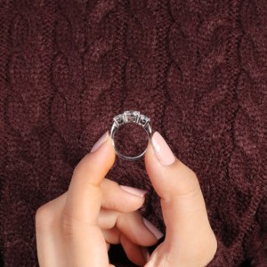 แหวนเพชรธรรมชาติสำหรับผู้หญิง ดีไซน์หรูหรา คุณภาพส่งออก รับรองโดย IGI สำหรับขายส่ง - Product Image 5