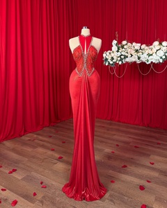 Vestido de Noche Formal de Satén Vintage con Hombros Descubiertos, Corte A, Abertura Alta, Ecológico, Antiestático, con Detalles Glamurosos de Cristales - Product Image 1