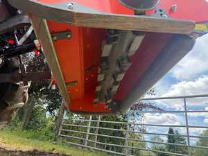 Tractor Compacto Kubota B2350 de 23 HP con Tracción en las 4 Ruedas, Motor Mateng EF125 y Motor Japonés de 17150 W de Potencia, 650 kg, para Uso en Construcción - Product Image 5