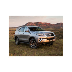 Espacioso para SW4 con Tracción en las Cuatro Ruedas R15, Asientos de Cuero Flexibles para Familias y Grupos Grandes, Interior Oscuro - Product Image 3