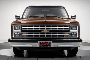 Chevrolet Suburban R10 Silverado 2024 Usada, Utilitario, Forjado, Resistente, Construcción Robusta, Duradero, Cuero - Product Image 2