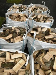 Briquetas de Madera Natural de Alta Dureza Secas en Horno de Calidad - Madera a Granel para Uso en la Industria de Energía de Biomasa con Briquetas Secas en Horno de Calidad Gratuitas - Product Image 5