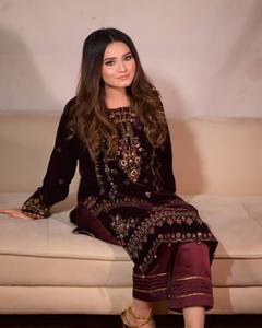 Nueva Colección de Salwar Kameez para Mujer, Diseño de Moda, Tela de Viscosa con Bordado Intenso, Lavable a Máquina, Precio de Mayoreo - Product Image 5