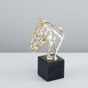 Sculpture moderne en aluminium pour la décoration intérieure de la maison avec un design contemporain et une élégante finition artistique en métal - Product Image 1