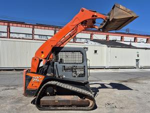 Cargador de Dirección Deslizante Kubota SVL75-2 2018 - Cargador de Tractor de 74 HP con Caja de Cambios y Capacidad de 4.2 Toneladas para un Rendimiento Todoterreno Confiable - Product Image 4