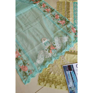 Ensemble de costumes pour femmes Crimson X Saira Shakira Luxury Lawn 2026 'Mountain Love'-D6 A-TC-612 - Product Image 4
