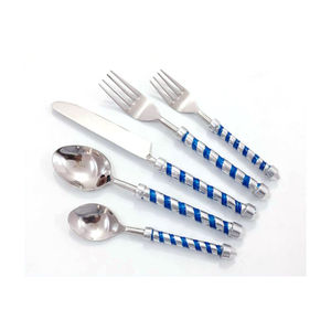 Ensemble de couverts décoratifs en acier inoxydable poli et abordable, 5 pièces avec poignées noires pour la salle à manger moderne - Product Image 4