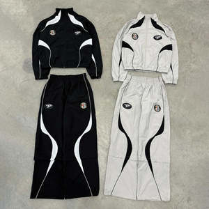 Conjunto de Chaqueta y Pantalones Deportivos de Dos Piezas con Capucha y Logotipo Personalizado, Ligeros, Resistentes al Viento, de Poliéster - Product Image 1