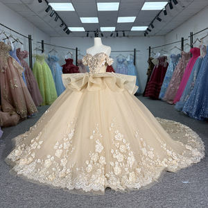 Vestido de Gala de Quinceañera Exclusivo 6943 Sweetheart Empire, color champán, con estampado floral, antiestático y cola capilla 100% - Product Image 2