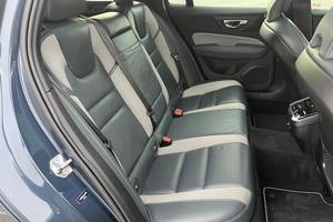 Voiture d'occasion fiable Volvo V60 T5 R-Design 2020 - Product Image 5