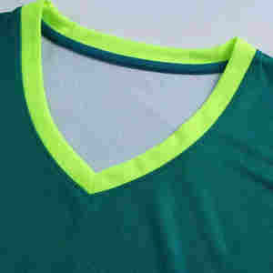 Vente en gros d'uniformes de basket-ball personnalisés Maillot sans manches 2 pièces respirant et chaud Adultes cousu 100% Polyester Vêtements de basket-ball - Product Image 3