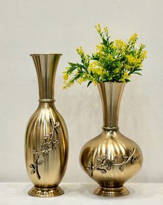Juego de 2 Jarrones de Piso de Hierro Antiguos Dorados Ecológicos Personalizados con Diseño Elegante - Product Image 1