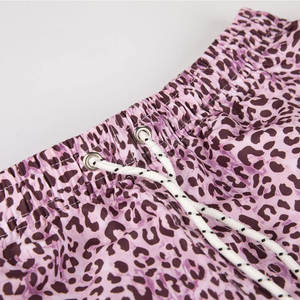 กางเกงขาสั้นผู้ชายแบบซับลิเมชั่นสีทึบกระเป๋าด้านข้างดีไซน์ล่าสุดสำหรับยิมและลำลอง - Product Image 5