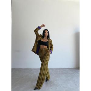 Conjunto de Chaqueta y Pantalones Otomanos a Rayas Verdes para Mujer - Product Image 3