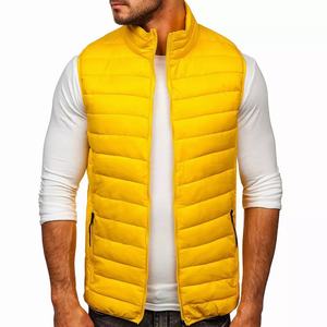 Blouson matelassé isolé personnalisé pour homme avec rembourrage chaud d'hiver et logo personnalisé pour les vêtements d'extérieur - Product Image 1
