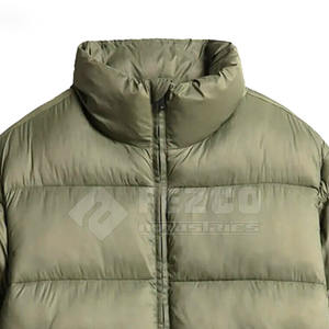 Cómoda chaqueta de invierno de burbujas con cuello levantado para adultos de secado rápido y hecha en Pakistán con logotipo frontal para hombres de talla grande - Product Image 4