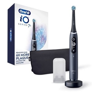 Brosse à dents électrique intelligente Oral-B Pro 500, poils moyens, rechargeable, noire, vibrations haute fréquence, pliable, pour usage domestique, en vente - Product Image 1