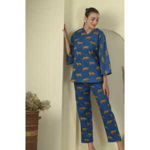 Ensemble de pyjama décontracté et romantique pour l'hiver, en tissu tissé doux et respirant, avec fermeture boutonnée et cordon de serrage, ODM, tenue de lingerie sexy - Product Image 4