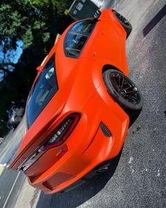 Berline sportive 4 portes d'occasion, haute performance, transmission automatique, moteur essence puissant, prête pour une expédition immédiate - Product Image 2