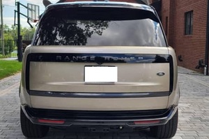 BEST-SELLER 2023 RANGE ROVER FIRST EDITION TWIN-TURBO V8, BATUMI GOLD, TRÈS BIEN ÉQUIPE - Product Image 6